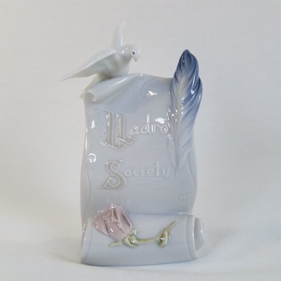 Lladro Society Art Brings Us Together Sign 6.5" Porcelain Figurine Trade Show - Picture 1 of 12